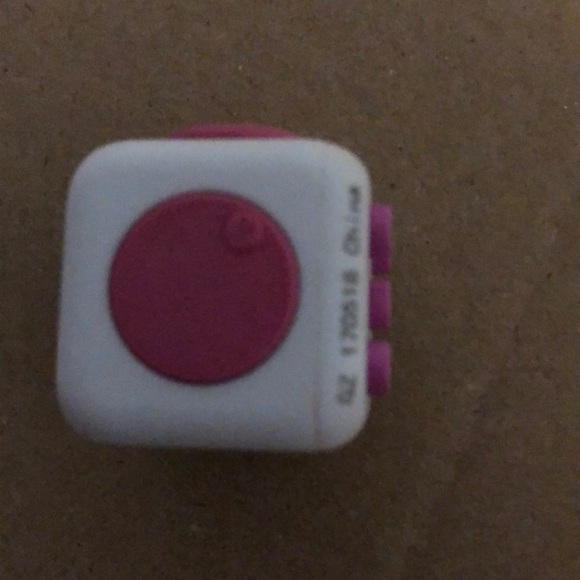 4/$15 Fidget cube - Picture 4 of 6